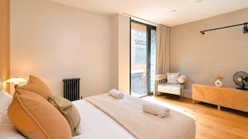 4 bedrooms, iron/ironing board, WiFi, bed sheets
