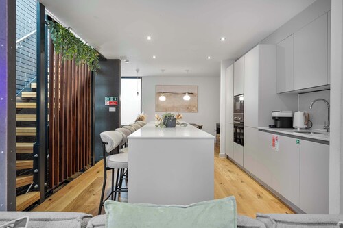 Walk to Canal St. | Luxurious Townhome w/ Roof Top