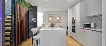 Walk to Canal St. | Luxurious Townhome w/ Roof Top