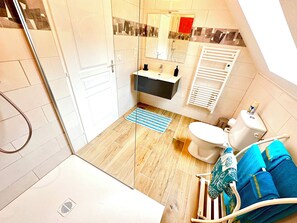 Dusche, Handtücher, Toilettenpapier