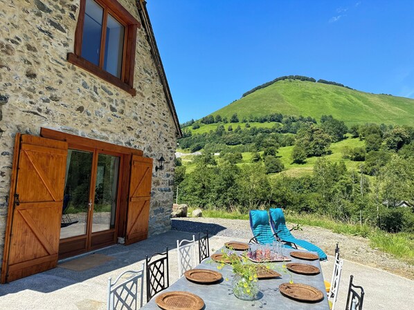 Outdoor dining - Bergerie de Lasaribères (Gazost)