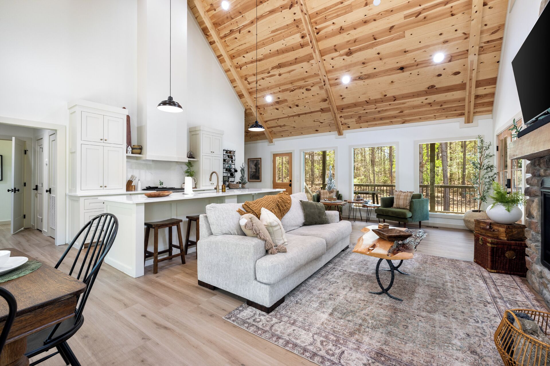 Modern 1 bedroom cabin separate bunk room, more private than most, sleeps 5.