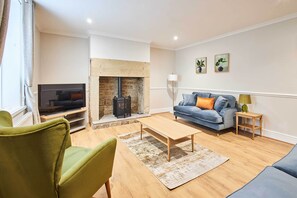 TV, offices - Host & Stay | Porter Cottage (Alnwick)