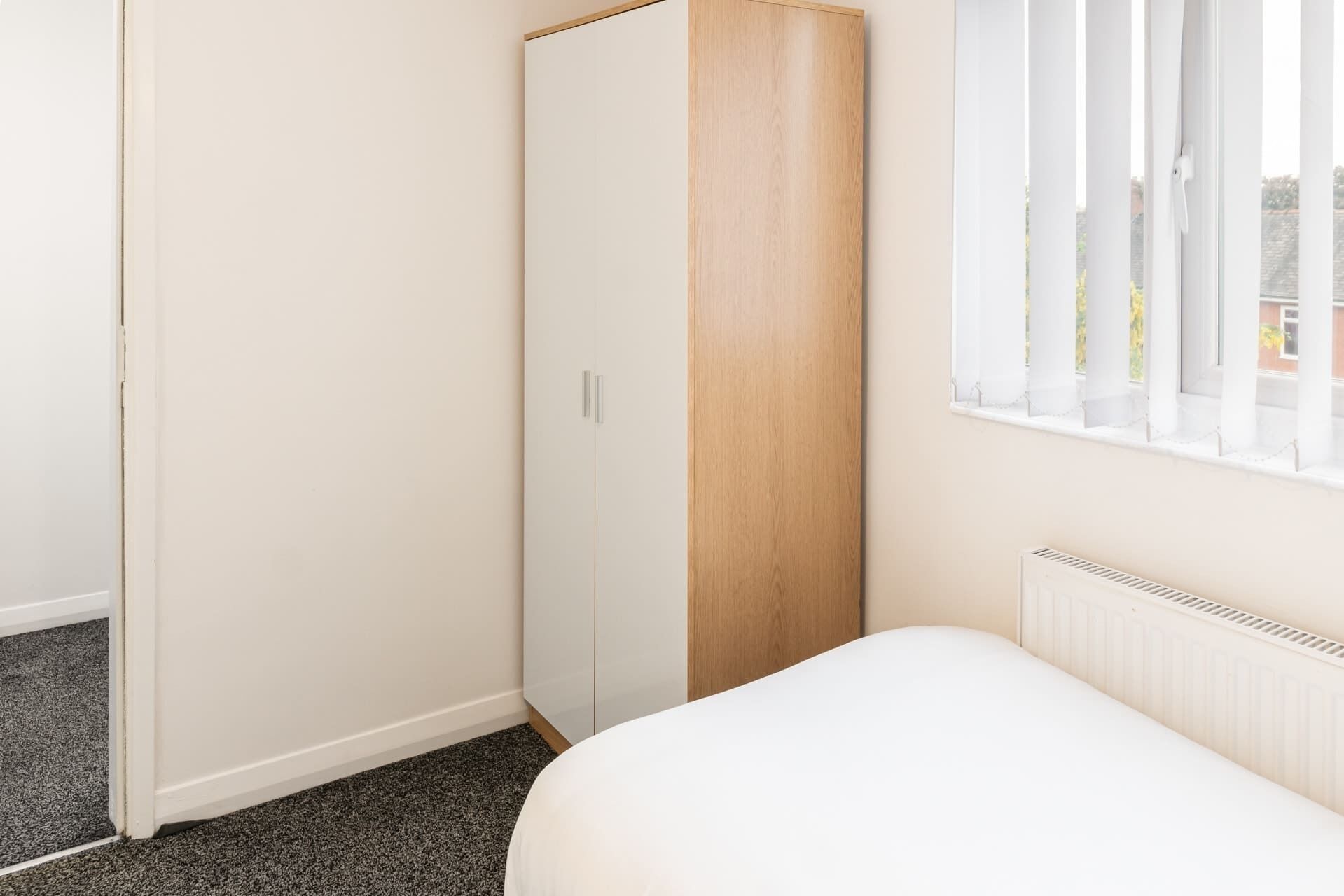 6 bedrooms, iron/ironing board, WiFi, bed sheets