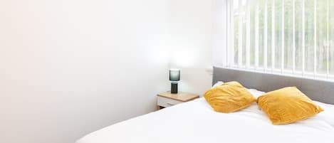 6 habitaciones, tabla de planchar con plancha, wifi y ropa de cama