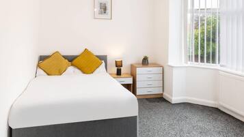 6 bedrooms, iron/ironing board, WiFi, bed sheets