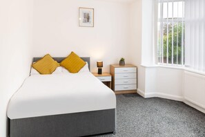 6 chambres, fer et planche à repasser, Wi-Fi, draps fournis