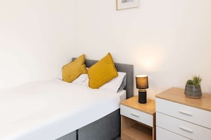 6 habitaciones, tabla de planchar con plancha, wifi y ropa de cama 