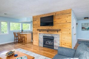 Living area - Canadian Lakes, MI - Spacious Private Lake and Beach (Stanwood)