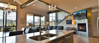 Lodgepole Lookout: Panoramic Mountain Views