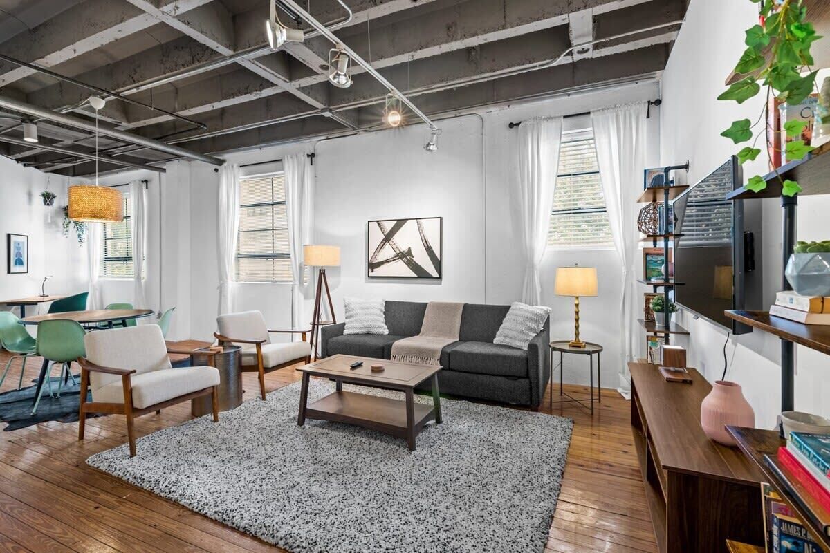 Central Midtown 2-Bedroom Loft!