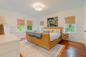 4 bedrooms, desk, iron/ironing board, travel crib - One-of-a-Kind Flamingo Park Escape (Pool+Parking) (West Palm Beach)