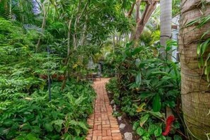 Property grounds - One-of-a-Kind Flamingo Park Escape (Pool+Parking) (West Palm Beach)