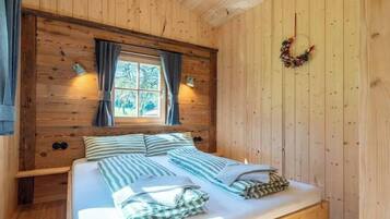 1 bedroom, bed sheets