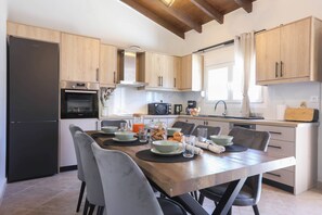 Dining - Luxury and Tranquility - Halicouna's Perfect Gem (Halikounas)