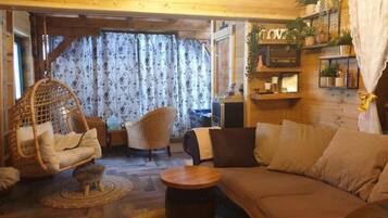 Nhà (Riverside house - beautiful nature - ) | Phòng khách