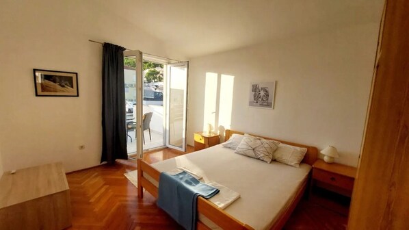 Apartment (Mirjana: sea view & balcony - A2 JN () | Exterior