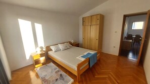 Apartment (Mirjana: sea view & balcony - A2 JN () | 2 bedrooms, free WiFi