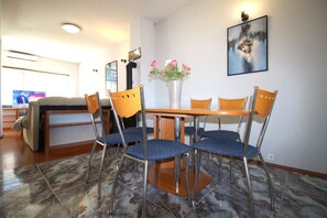 Apartamento (Andri - 100 m from sea - A1(4+2)) | Opções para refeição