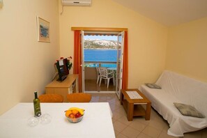 Appartement (Nera - 10 m from beach - A2(2+1)) | Restauration