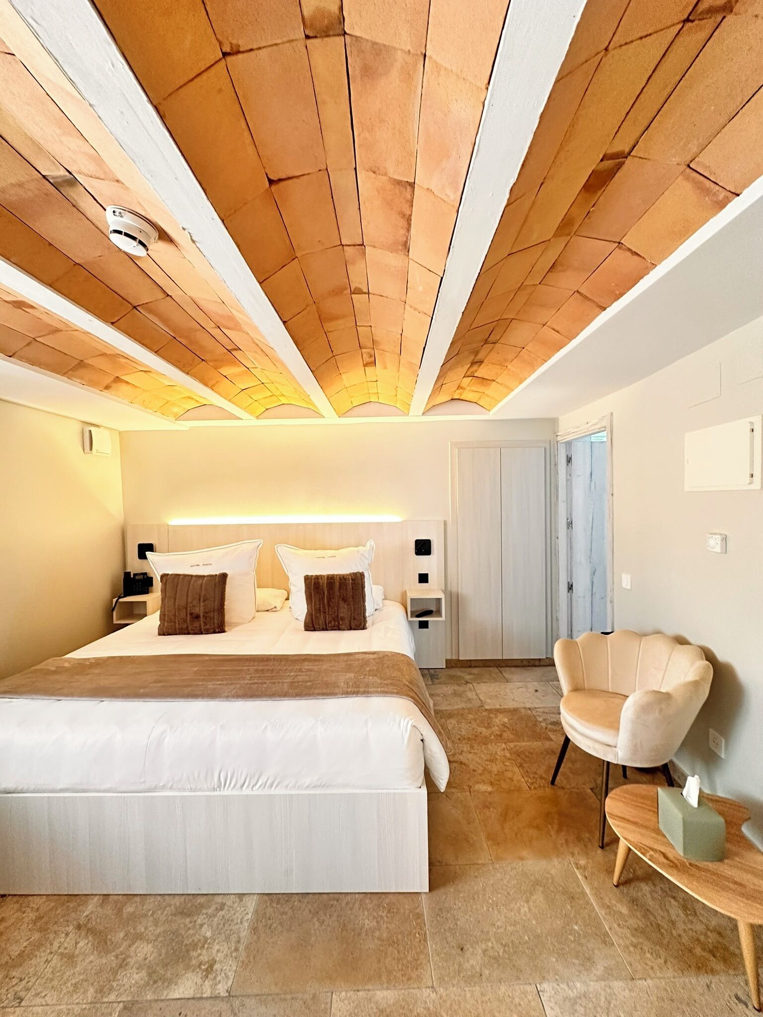 Superior Room | 客房內保險箱、書桌、遮光布/窗簾、免費無線上網