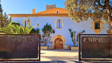 Fachada de la propiedad