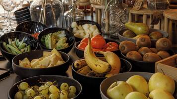 Free daily buffet breakfast