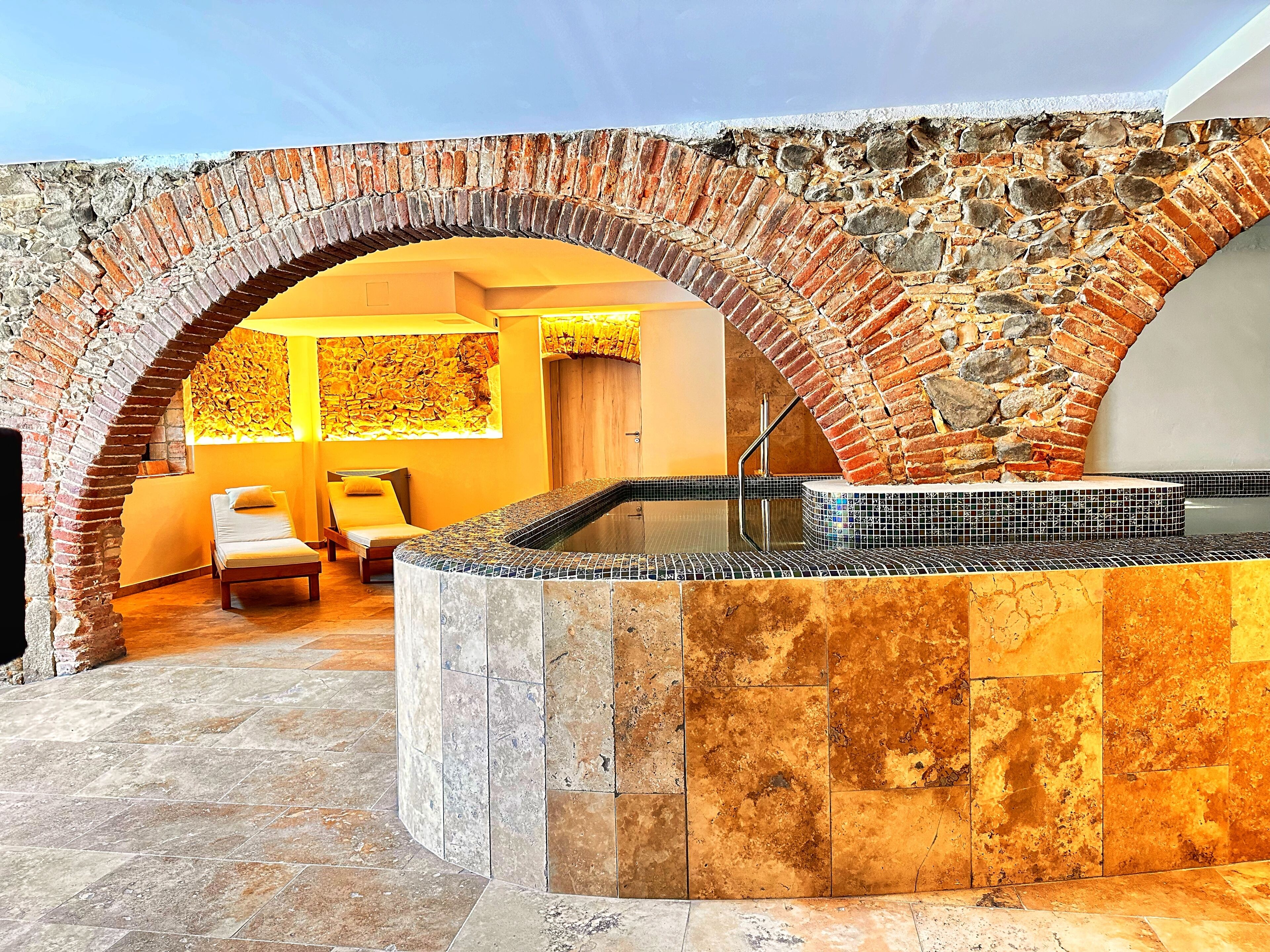 Sauna, hot tub, steam room, massages