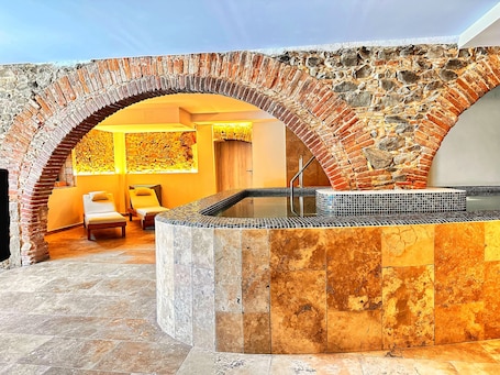 Sauna, hot tub, steam room, massages