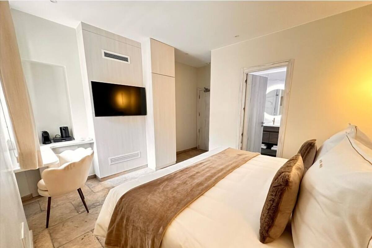 In-room safe, desk, blackout curtains, free WiFi