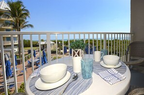 Outdoor dining - The Blue Lagoon Place (Stuart)