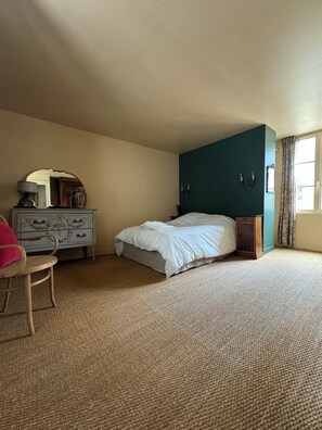 3 bedrooms, iron/ironing board, WiFi, bed sheets - Maison de Ville Plein Centre Luneray (Luneray)