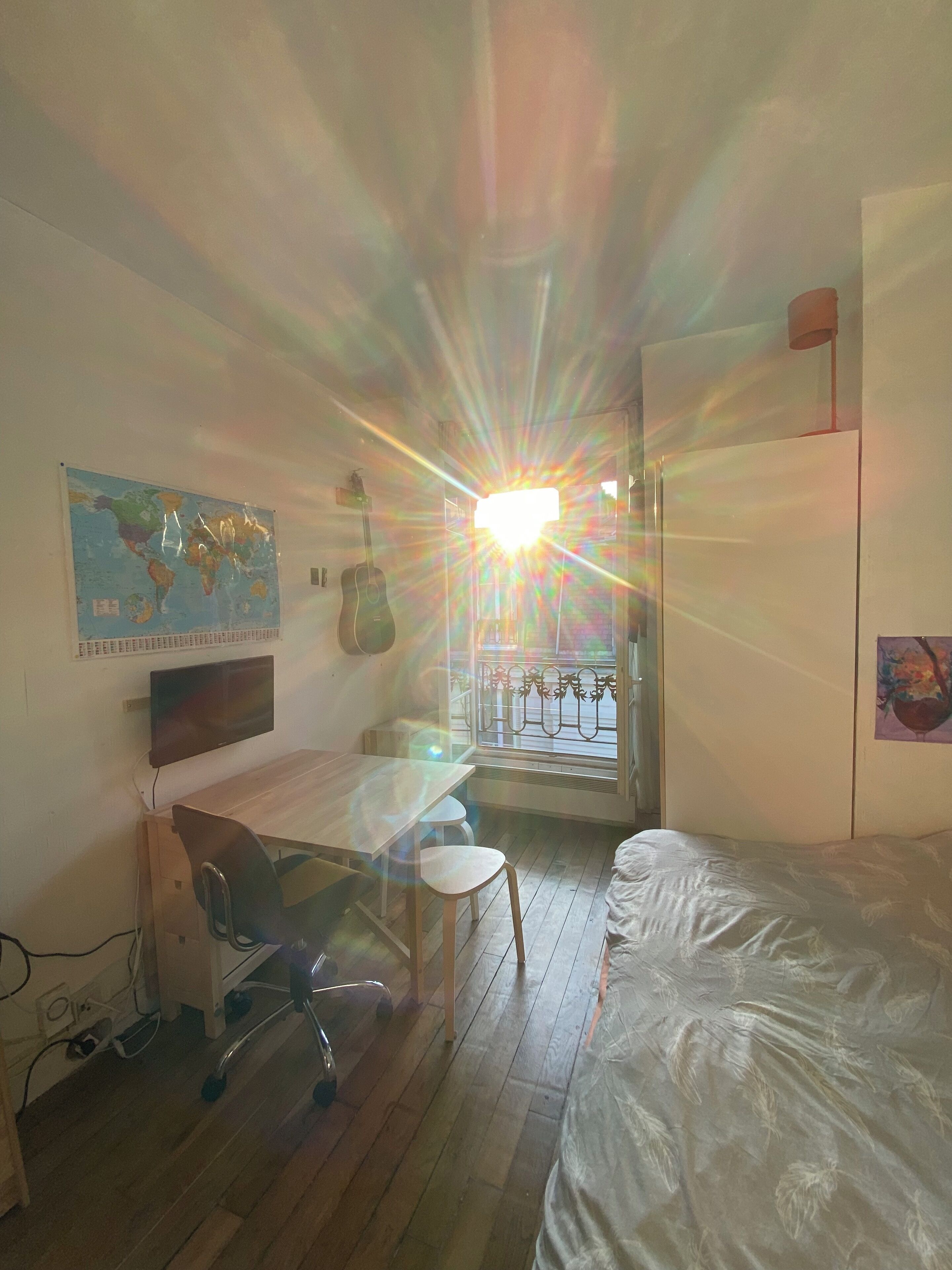 Tabla de planchar con plancha, wifi y ropa de cama 