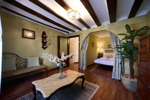 5 makuuhuonetta, silitysrauta/-lauta, ilmainen Wi-Fi, vuodevaatteet