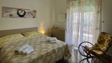 2 Schlafzimmer, BĂŒgeleisen/BĂŒgelbrett, WLAN, BettwĂ€sche