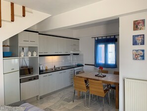 Appartement Panoramique | Cuisine privée | Grand réfrigérateur, micro-ondes, four, plaque de cuisson