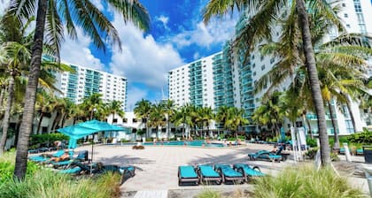 Beachfront Apt | Hollywood, 6th Floor + Pool