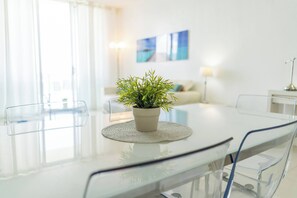 Dining - Beachfront Apt | 16th Floor + Heated Pool (Hollywood)