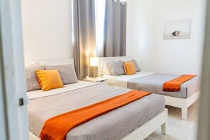 1 bedroom, travel crib, free WiFi - Beachfront Apt | 16th Floor + Heated Pool (Hollywood)