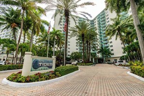 Exterior - Beachfront Apt | 16th Floor + Heated Pool (Hollywood)