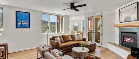 Télévision, cheminée