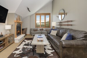 Living area - Select Unit 1709 - 2br - Zephyr Mountain Lodge 2 Bedroom Condo (Winter Park)