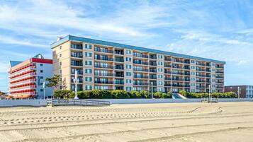 Condo, 2 Bedrooms | Exterior