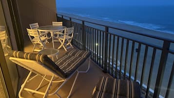 Condo, 2 Bedrooms | Property grounds