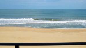A beach with a clear view of the ocean and a sandy shore. - Ocean Hideaway 610 2 Bedroom Condo by RedAwning (Ocean City)