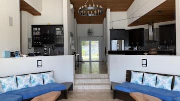 House, 4 Bedrooms | Living area | Smart TV