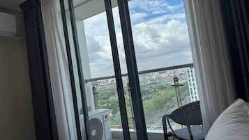 Comfort Apartment, 1 King Bed, City View | Terrace/patio