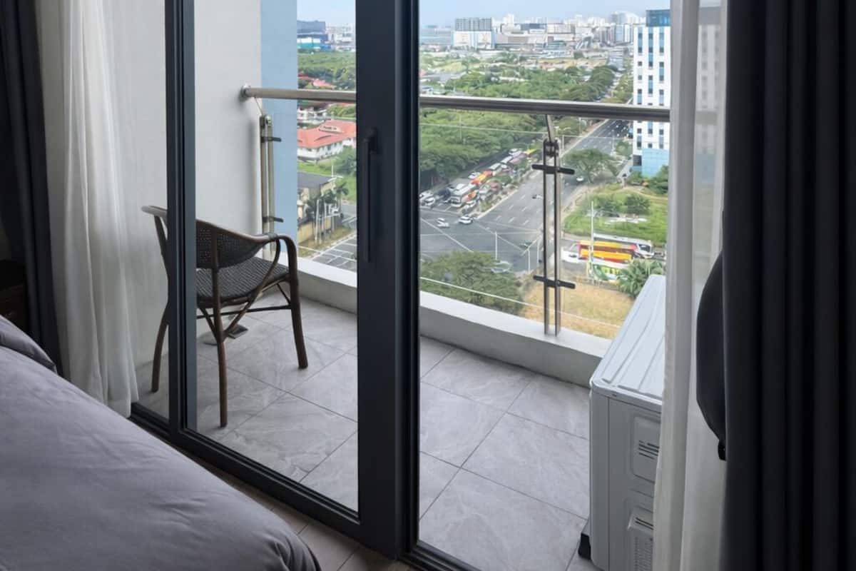 Premium bedding, down comforters, memory foam beds, free minibar items