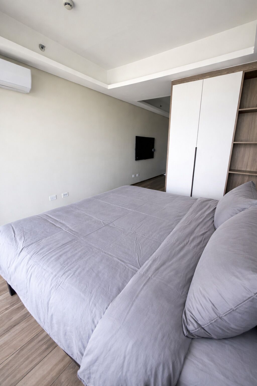 高档床上用品、羽绒被、记忆海绵床垫、免费迷你吧物品