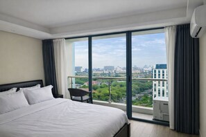 Comfort Apartment, 1 King Bed, City View | Premium bedding, down comforters, memory foam beds, free minibar items -  L.CONDOTEL(Imperial Plaza Residence) (Parañaque)